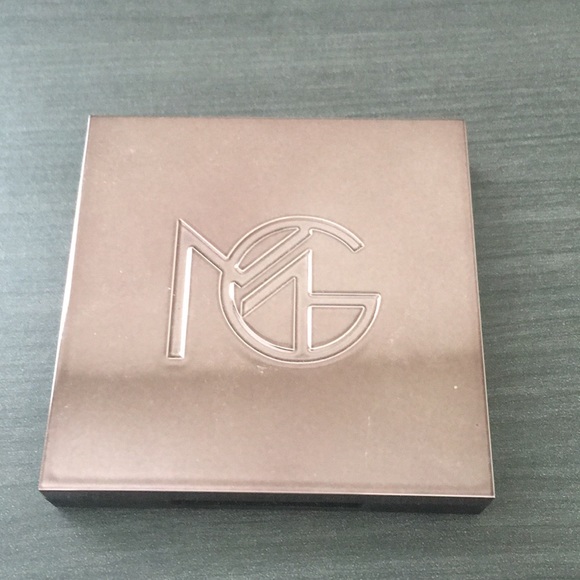 Makeup Geek highlighter in “Glitz” - Picture 1 of 3
